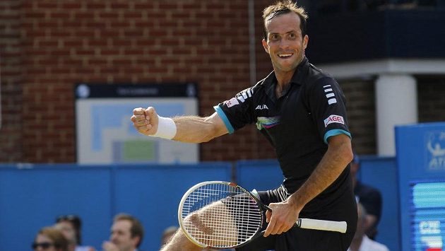 Radek Štěpánek se na turnaji v Londýně postaral o senzaci. Ve dvou setech zdolal Brita Andyho Murrayho. Radek Štěpánek se na turnaji v Londýně postaral o senzaci. Ve dvou setech zdolal Brita Andyho Murrayho.