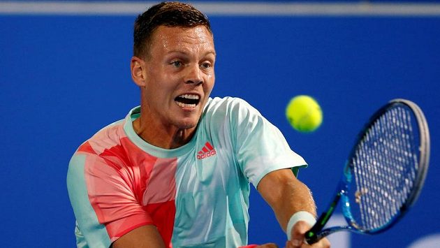 Tomáš Berdych při exhibici v Abú Zabí. Tomáš Berdych při exhibici v Abú Zabí.
