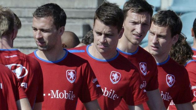 Josef Hušbauer (zleva), Ondřej Kušnír, Libor Kozák a Michael Rabušic při tréninku české fotbalové reprezentace před odletem ke kvalifikačnímu duelu do Itálie. Josef Hušbauer (zleva), Ondřej Kušnír, Libor Kozák a Michael Rabušic při tréninku české fotbalové reprezentace před odletem ke kvalifikačnímu duelu do Itálie.
