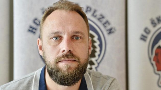 Petr Kadlec na tiskové konferenci v Plzni. Petr Kadlec na tiskové konferenci v Plzni.