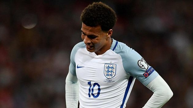 Anglický záložník Dele Alli v kvalifikačním zápase proti Slovensku. Anglický záložník Dele Alli v kvalifikačním zápase proti Slovensku.