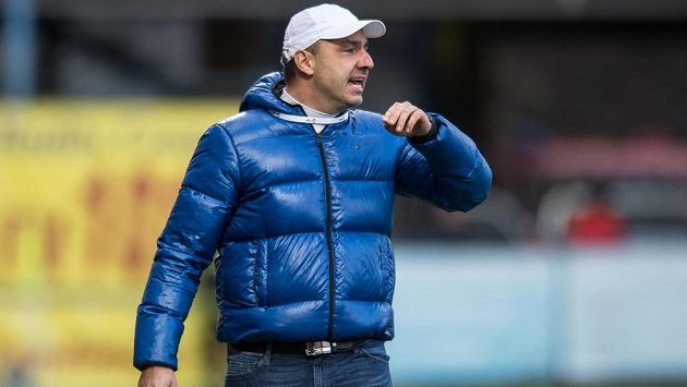 Liberecký trenér Jindřich Trpišovský během utkání 14. kola Synot ligy s pražskou Spartou. Liberecký trenér Jindřich Trpišovský během utkání 14. kola Synot ligy s pražskou Spartou.