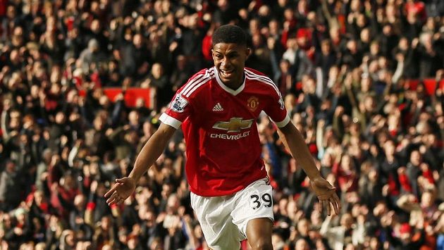 Marcus Rashford z Manchesteru United oslavuje gól proti Arsenalu. Marcus Rashford z Manchesteru United oslavuje gól proti Arsenalu.