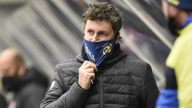 Hlavní trenér zlínských hokejistů Robert Svoboda je kvůli pozitivnímu testu na covid-19 v karanténě. Hlavní trenér zlínských hokejistů Robert Svoboda je kvůli pozitivnímu testu na covid-19 v karanténě.