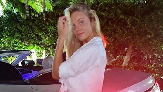 Bývalá vítězka wimbledonské juniorky Sofia Žuková opět rozpálila fanoušky na sociálních sítích. Bývalá vítězka wimbledonské juniorky Sofia Žuková opět rozpálila fanoušky na sociálních sítích.