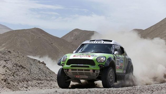 Stéphane Peterhansel na trati letošní rallye Dakar. Stéphane Peterhansel na trati letošní rallye Dakar.