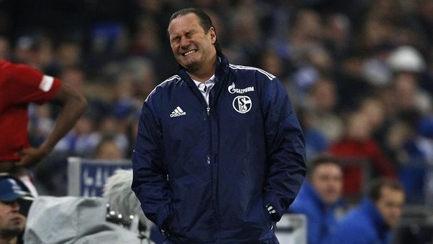 Stevens, jako by tušil, že mu porážka 1:3 s Freiburgem bude osudnou. Stevens, jako by tušil, že mu porážka 1:3 s Freiburgem bude osudnou.