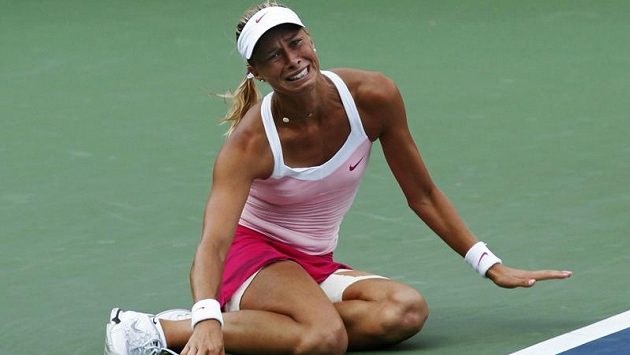 Andrea Hlaváčková po vítězném úderu. Andrea Hlaváčková po vítězném úderu.