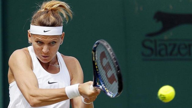 Lucie Šafářová hraje ve Wimbledonu o účast ve čtvrtfinále. Lucie Šafářová hraje ve Wimbledonu o účast ve čtvrtfinále.
