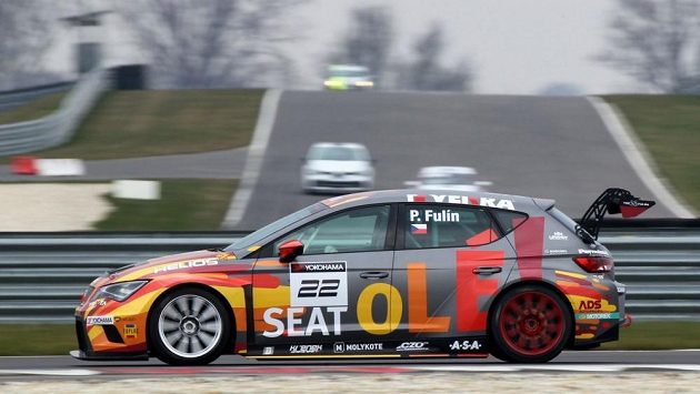 Dvojnásobný šampion v evropském poháru cestovních vozů FIA Petr Fulín vyrazí za obhajobou na Hugaroringu. Dvojnásobný šampion v evropském poháru cestovních vozů FIA Petr Fulín vyrazí za obhajobou na Hugaroringu.