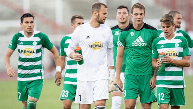 Fotbalisté Bohemians Roman Valeš, Lukáš Juliš a Filip Hašek po utkání 3. kola Fortuna ligy, které hosté vyhráli nad domácí Duklou 1:0 Fotbalisté Bohemians Roman Valeš, Lukáš Juliš a Filip Hašek po utkání 3. kola Fortuna ligy, které hosté vyhráli nad domácí Duklou 1:0