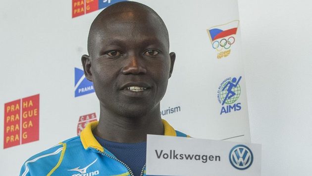 Keňský vytrvalec Albert Kiplagat Matebor je hlavním favoritem pražského maratónu. Keňský vytrvalec Albert Kiplagat Matebor je hlavním favoritem pražského maratónu.