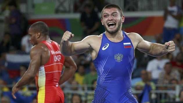 Zápasník Davit Čakvetadze se raduje z olympijského zlata. Zápasník Davit Čakvetadze se raduje z olympijského zlata.
