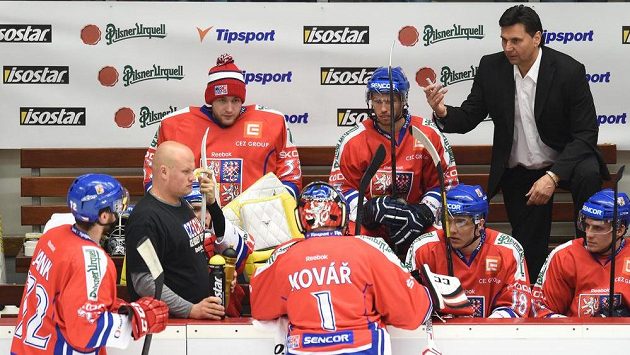 Trenér české hokejové reprezentace Vladimír Růžička povede svůj tým na MS nejprve proti Švédům. Trenér české hokejové reprezentace Vladimír Růžička povede svůj tým na MS nejprve proti Švédům.