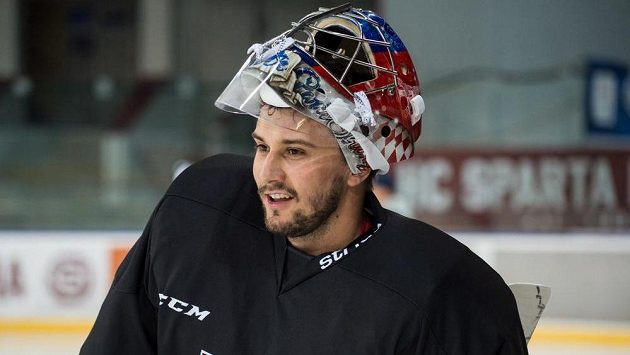 Brankář Petr Mrázek na tréninku české hokejové reprezentace. Brankář Petr Mrázek na tréninku české hokejové reprezentace.