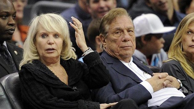 Donald Sterling, dosavadní vlastník Clippers, s manželkou v odloučení Shelly. Donald Sterling, dosavadní vlastník Clippers, s manželkou v odloučení Shelly.