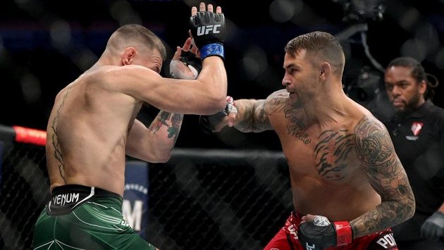 Dustin Poirier (vpravo) porazil na turnaji UFC 264 Conora McGregora. Dustin Poirier (vpravo) porazil na turnaji UFC 264 Conora McGregora.