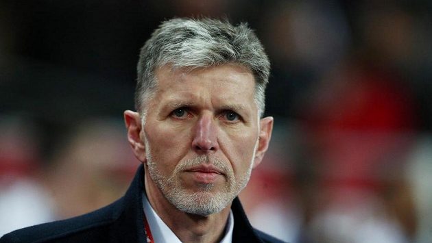 Trenér ČR Jaroslav Šilhavý před zápasem v Anglii. Trenér ČR Jaroslav Šilhavý před zápasem v Anglii.