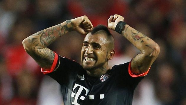 Arturo Vidal z Bayernu se raduje z vyrovnávací branky proti Benfice. Arturo Vidal z Bayernu se raduje z vyrovnávací branky proti Benfice.
