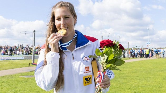 Kajakářka Kateřina Kudějová se zlatem v londýnském Lee Valley. Kajakářka Kateřina Kudějová se zlatem v londýnském Lee Valley.