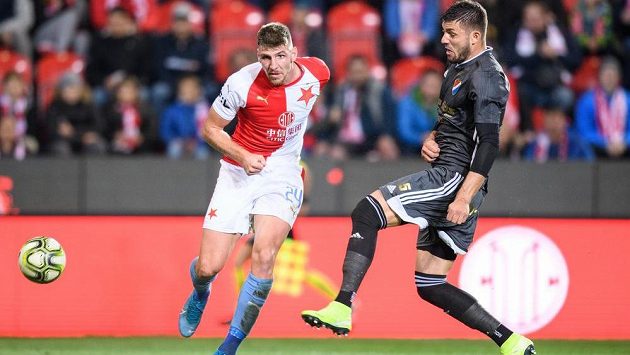Ladislav Takács ze Slavie Praha a Patrizio Stronati z Baníku Ostrava během utkání 15. kola Fortuna ligy. Ladislav Takács ze Slavie Praha a Patrizio Stronati z Baníku Ostrava během utkání 15. kola Fortuna ligy.