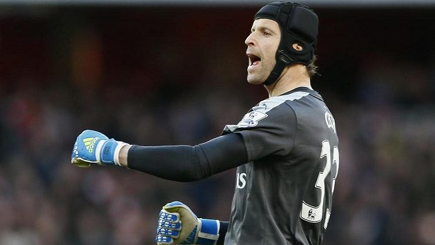 Brankář Arsenalu Petr Čech slaví výhru nad Norwichem. Brankář Arsenalu Petr Čech slaví výhru nad Norwichem.
