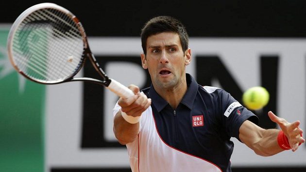 Srbský tenista Novak Djokovič v duelu s Radkem Štěpánkem. Srbský tenista Novak Djokovič v duelu s Radkem Štěpánkem.