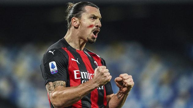 Kanonýr AC Milán Zlatan Ibrahimovic oslavuje svoji trefu v ligovém utkání proti Neapoli. Kanonýr AC Milán Zlatan Ibrahimovic oslavuje svoji trefu v ligovém utkání proti Neapoli.