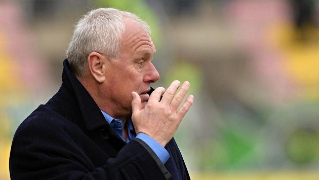 Trenér Příbrami Pavel Tobiáš při utkání s Bohemians. Trenér Příbrami Pavel Tobiáš při utkání s Bohemians.