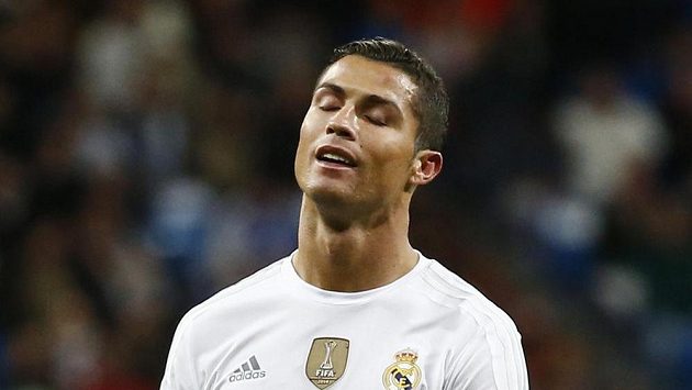 Cristiano Ronaldo vstřelil na Ukrajině první gól, který Šachtarem otřásl. Cristiano Ronaldo vstřelil na Ukrajině první gól, který Šachtarem otřásl.
