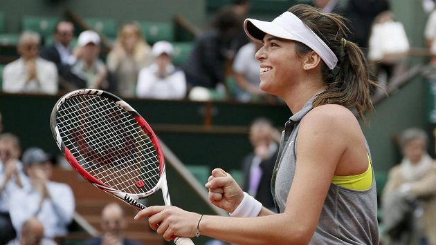 Ajla Tomljanovičová z Chorvatska po překvapivé výhře nad Polkou Agnieszkou Radwaňskou. Ajla Tomljanovičová z Chorvatska po překvapivé výhře nad Polkou Agnieszkou Radwaňskou.