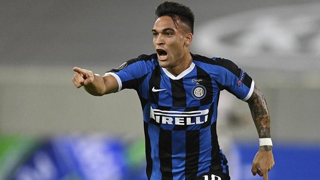 Útočník Interu Milán Lautaro Martínez se raduje poté, co vstřelil úvodní gól semifinálové bitvy Evropské ligy proti Šachtaru Doněck. Útočník Interu Milán Lautaro Martínez se raduje poté, co vstřelil úvodní gól semifinálové bitvy Evropské ligy proti Šachtaru Doněck.
