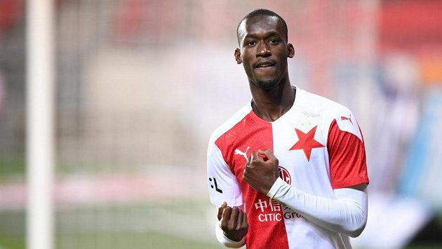 Hvězda Slavie Abdalláh Sima slaví další gól. Hvězda Slavie Abdalláh Sima slaví další gól.