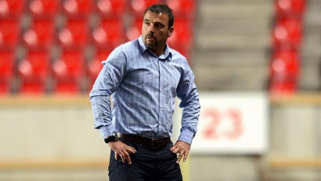 Trenér Michal Petrouš po debaklu Slavie s Mladou Boleslaví rezignoval. Trenér Michal Petrouš po debaklu Slavie s Mladou Boleslaví rezignoval.