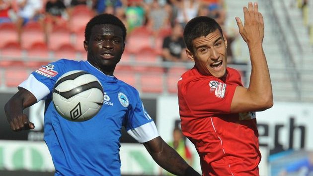 Liberecký záložník Isaac Sackey (vlevo) a brněnský útočník Miroslav Markovič v utkání 5. kola Gambrinus ligy. Liberecký záložník Isaac Sackey (vlevo) a brněnský útočník Miroslav Markovič v utkání 5. kola Gambrinus ligy.