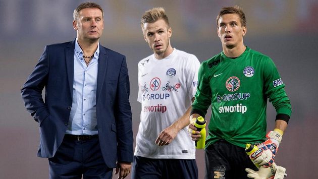 Zleva trenér Slovácka Svatopluk Habanec, Stanislav Hofmann a brankář Milan Heča (ilustrační foto). Zleva trenér Slovácka Svatopluk Habanec, Stanislav Hofmann a brankář Milan Heča (ilustrační foto).