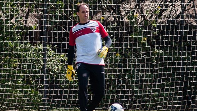 Gólman Rogério Ceni na tréninku fotbalistů Sao Paula. Gólman Rogério Ceni na tréninku fotbalistů Sao Paula.