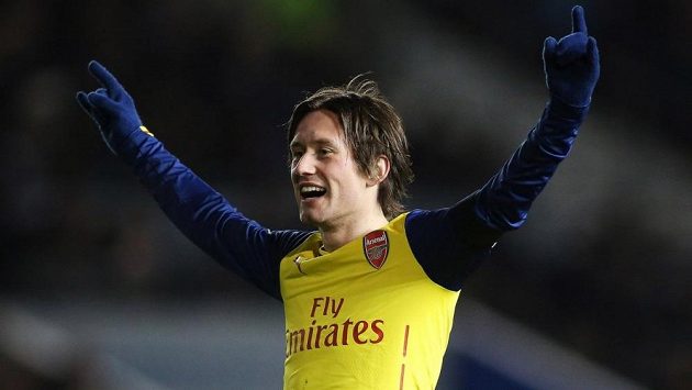 Tomáš Rosický se i přes další zranění nevzdává. Tomáš Rosický se i přes další zranění nevzdává.