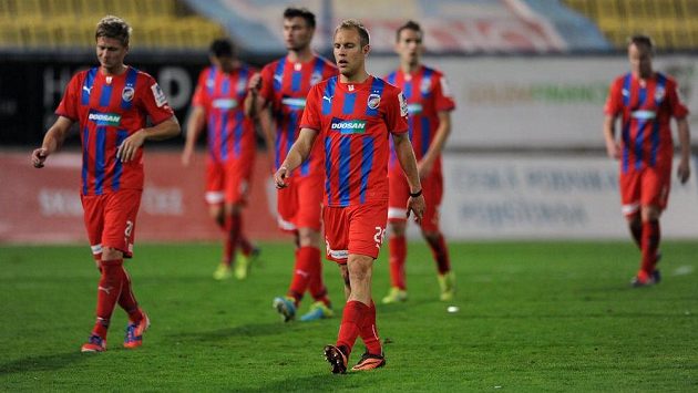 Hráči Plzně Daniel Kolář (uprostřed) a Václav Procházka Hráči Plzně Daniel Kolář (uprostřed) a Václav Procházka