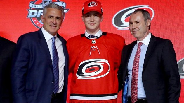 Hotovo, má to za sebou. Martina Nečase si v draftu vybrala jako dvanáctého Carolina. Hotovo, má to za sebou. Martina Nečase si v draftu vybrala jako dvanáctého Carolina.
