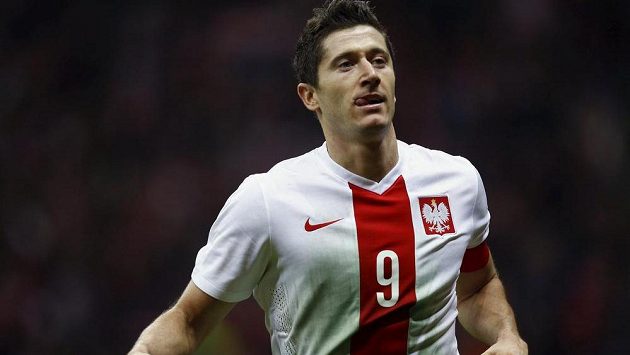 Kanonýr Robert Lewandowski rozhodl dvěma góly o výhře Polska 4:2 v přátelském duelu s Islandem. Kanonýr Robert Lewandowski rozhodl dvěma góly o výhře Polska 4:2 v přátelském duelu s Islandem.