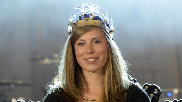 Eva Samková s korunou pro nejúspěšnějšího v anketě Král bílé stopy 2014. Eva Samková s korunou pro nejúspěšnějšího v anketě Král bílé stopy 2014.