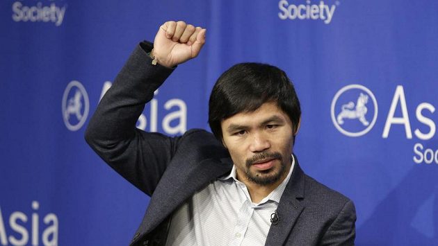 Manny Pacquiao ukazuje, že už se mu rameno uzdravuje. Manny Pacquiao ukazuje, že už se mu rameno uzdravuje.