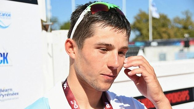 Zklamaný Jiří Prskavec po semifinále mistrovství světa v Pau. Zklamaný Jiří Prskavec po semifinále mistrovství světa v Pau.