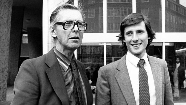 Peter Coe se svým synem Sebastianem, toho času nejrychlejším mužem planety na 800 a 1500 metrů a jednu míli (Moskva, 1980). Peter Coe se svým synem Sebastianem, toho času nejrychlejším mužem planety na 800 a 1500 metrů a jednu míli (Moskva, 1980).