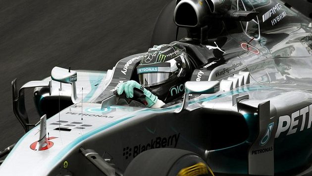 Německý pilot Nico Rosberg se svým mercedesem ovládl kvalifikaci na Grand Prix Brazílie v Sao Paulu. Německý pilot Nico Rosberg se svým mercedesem ovládl kvalifikaci na Grand Prix Brazílie v Sao Paulu.