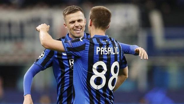 Atalanta Bergamo slaví druhou branku v síti Valencie Atalanta Bergamo slaví druhou branku v síti Valencie