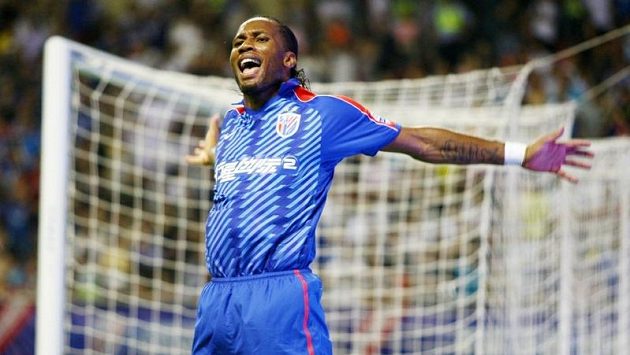 Vyhlášený kanonýr Pobřeží slonoviny Didier Drogba Vyhlášený kanonýr Pobřeží slonoviny Didier Drogba