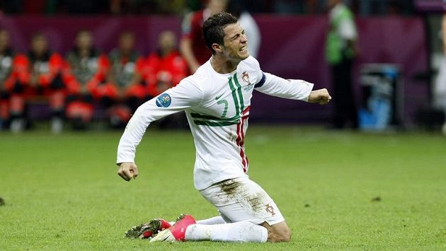 Autor vítězné trefy a nejlepší hráč portugalského týmu Cristiano Ronaldo Autor vítězné trefy a nejlepší hráč portugalského týmu Cristiano Ronaldo