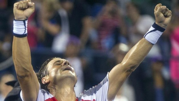 David Ferrer se raduje z postupu do čtvrtfinále na US Open. David Ferrer se raduje z postupu do čtvrtfinále na US Open.